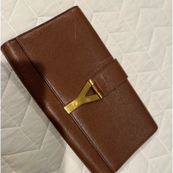 Yves Saint
Laurent
CHYC LEATHER CLUTCH BAG - Picture 1 of 3